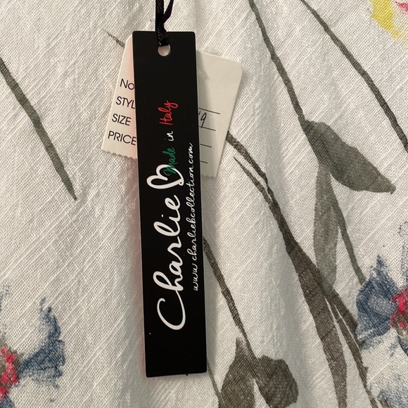 Beautiful sleeveless spring dress. - Picture 3 of 9